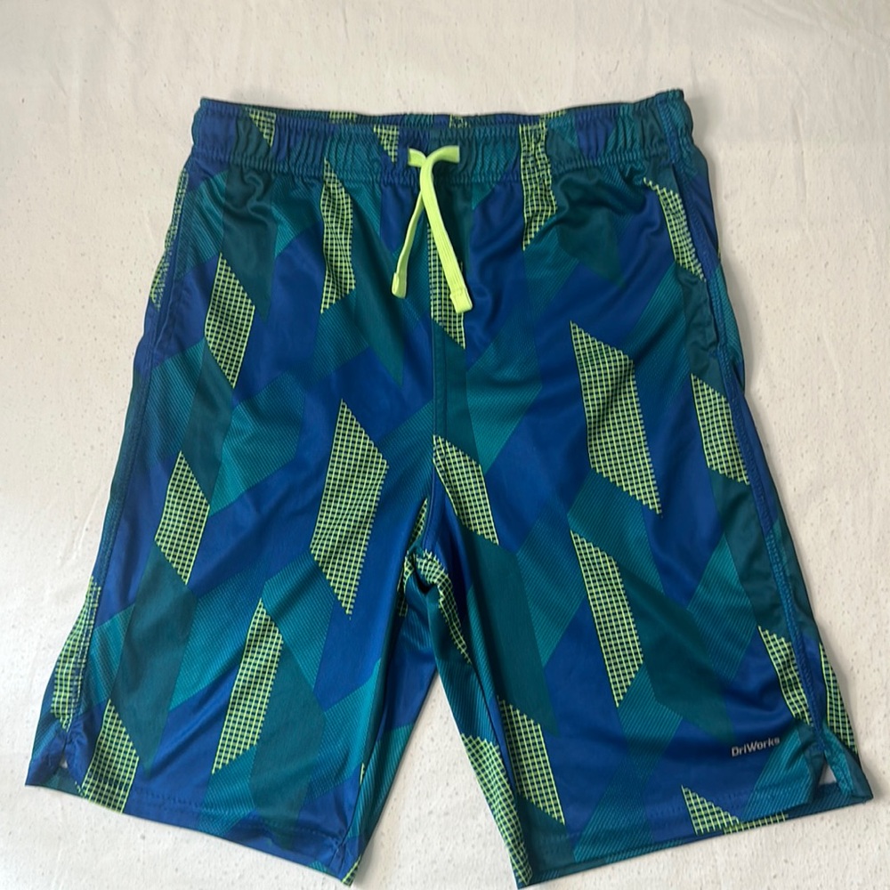 Size extra large, athletic dry work shorts